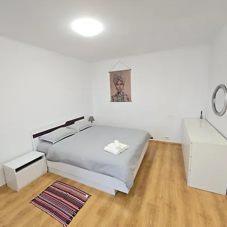 Sunrise - Lake&park View- Underground Parking Apartament